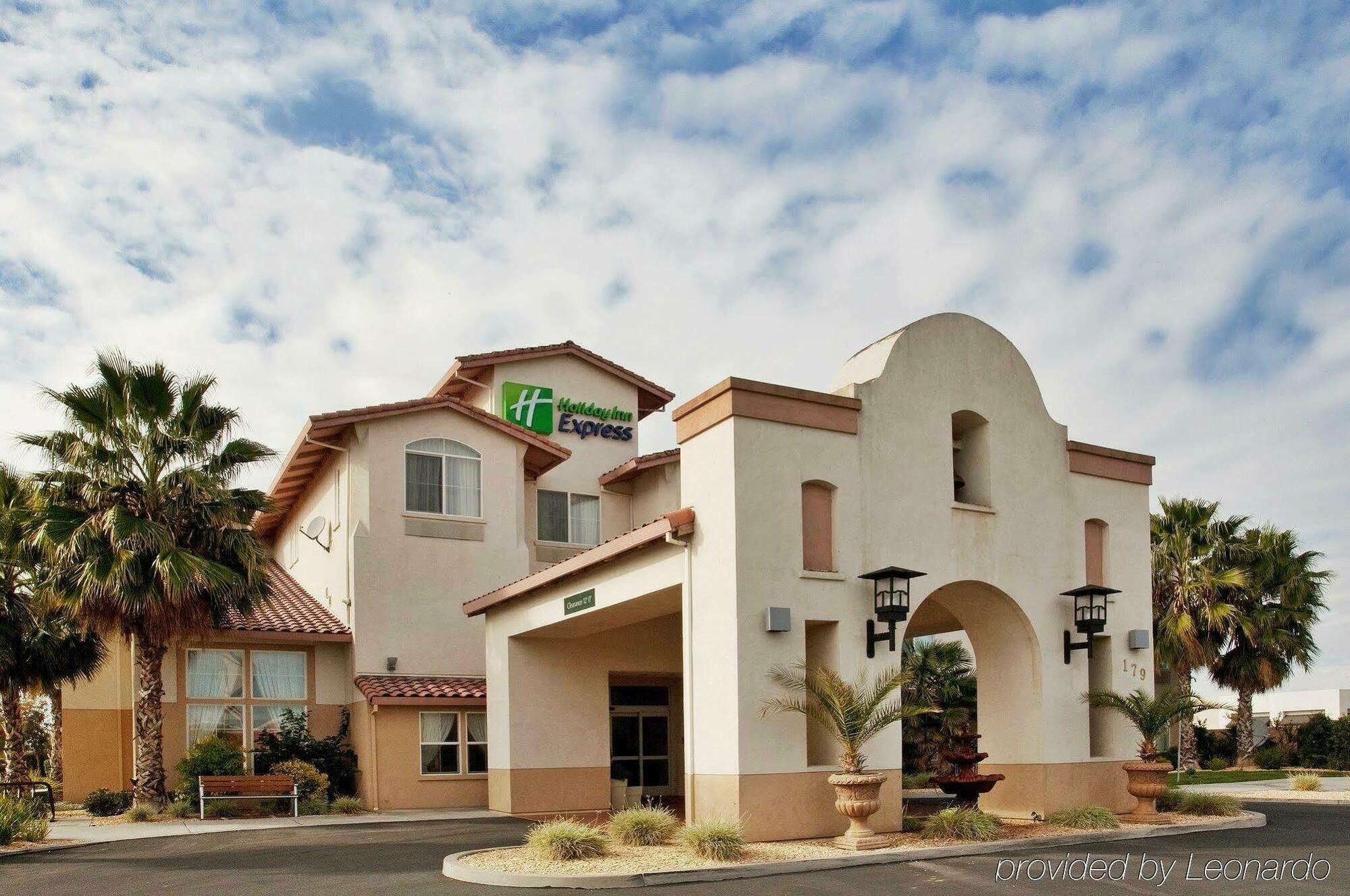 Holiday Inn Express Hotel & Suites Manteca By Ihg Exteriér fotografie