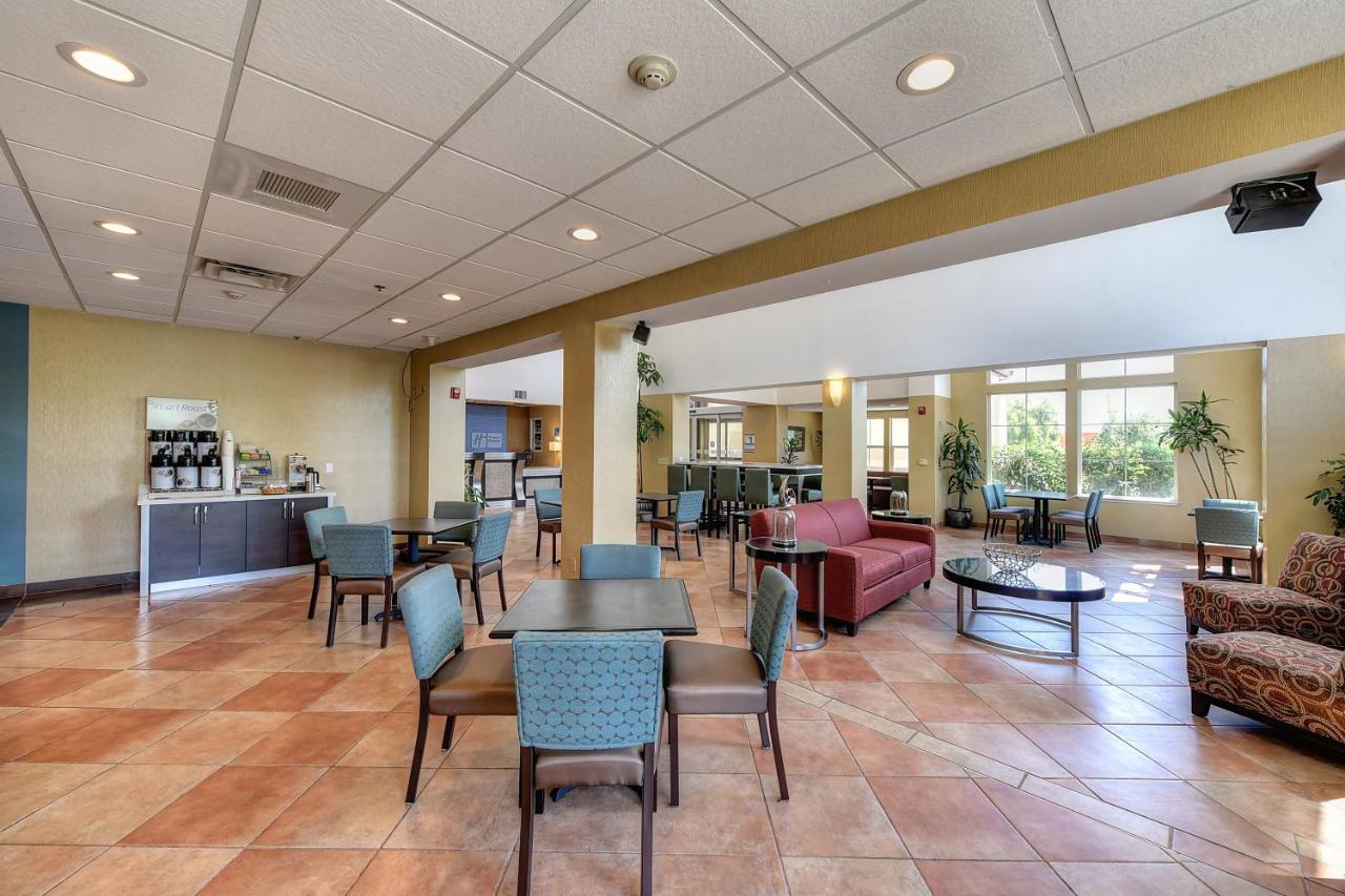 Holiday Inn Express Hotel & Suites Manteca By Ihg Exteriér fotografie