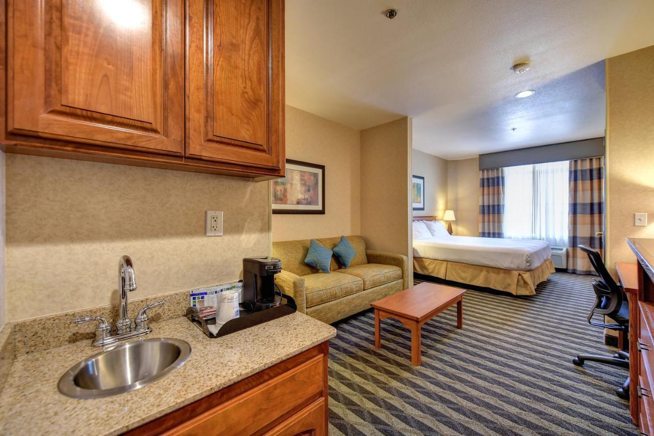 Holiday Inn Express Hotel & Suites Manteca By Ihg Pokoj fotografie